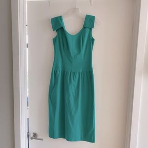 Vintage dress w/amazing bow detail in back 👗